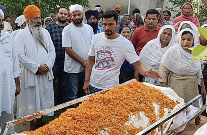 Randeep Hooda attends Sarabjit Singh sister funeral